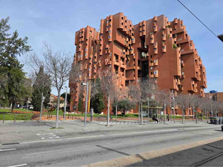 Sant Just Desvern i visita a l’edifici WALDEN 7